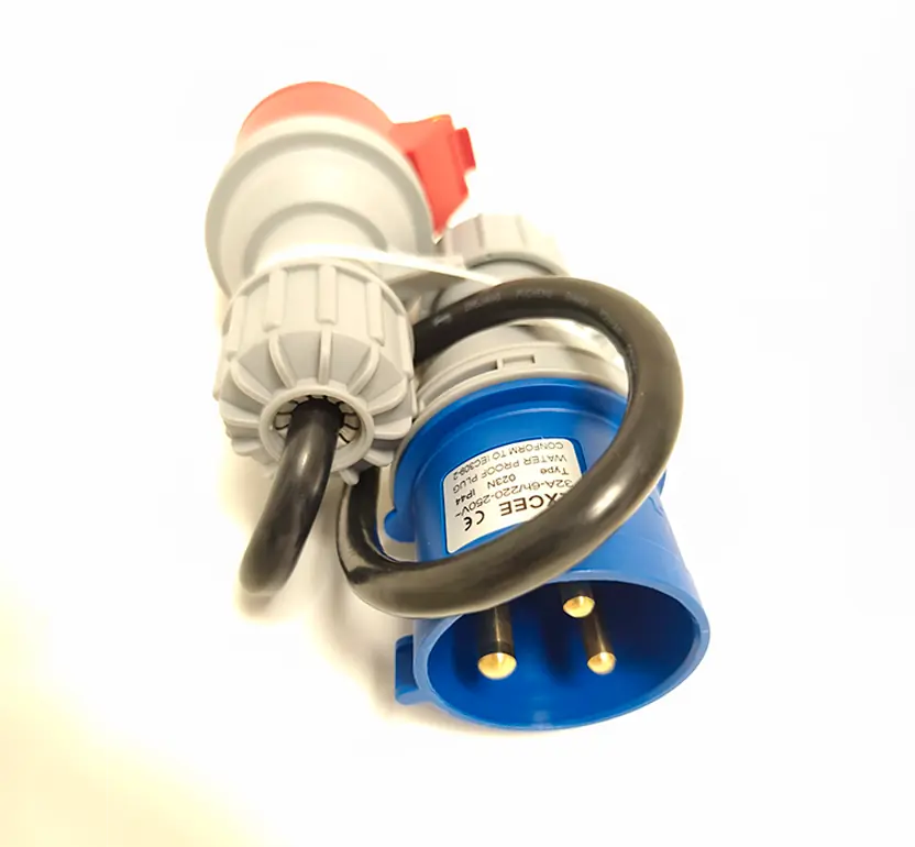 Adaptador-CEE-trifasico-para-CEE-monofasico-CEE-32A_002.png