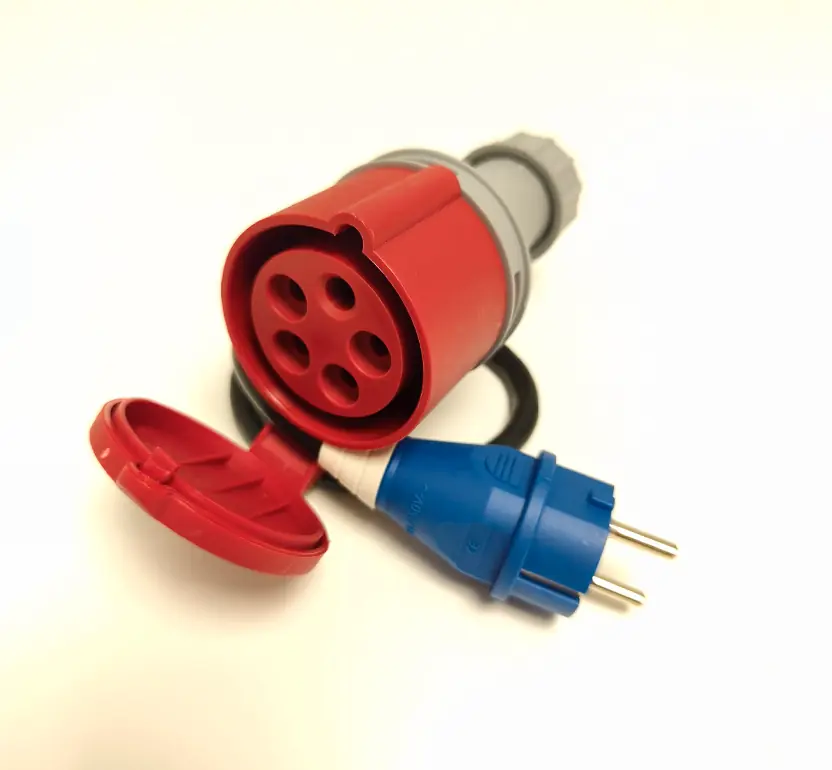 Adaptador trifásico CEE 16A (11 kW) a monofásico Schuko