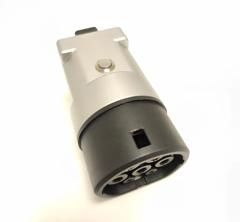 V2L Adapter with Schuko Socket 16A