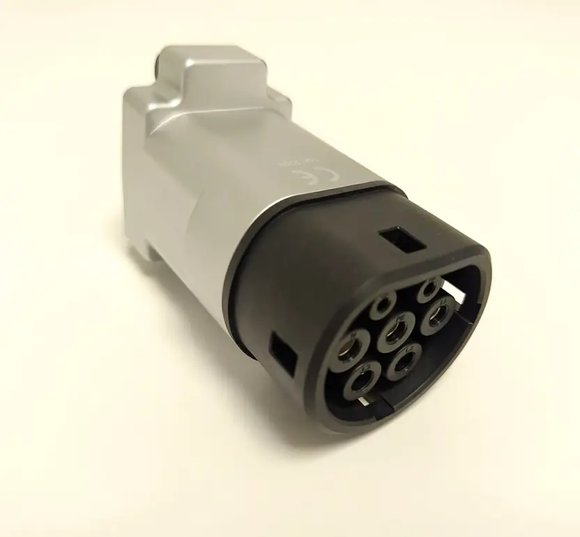 Adaptador-V2L-com-tomada-Shucko-16A_002.png